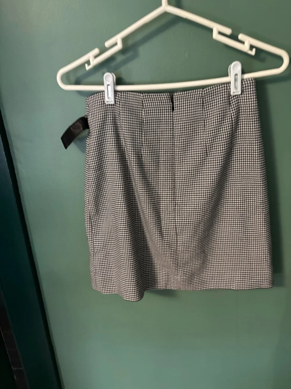 Ann Taylor Black and White Houndstooth Mini Skirt with Buckle Accent - Picture 6 of 6